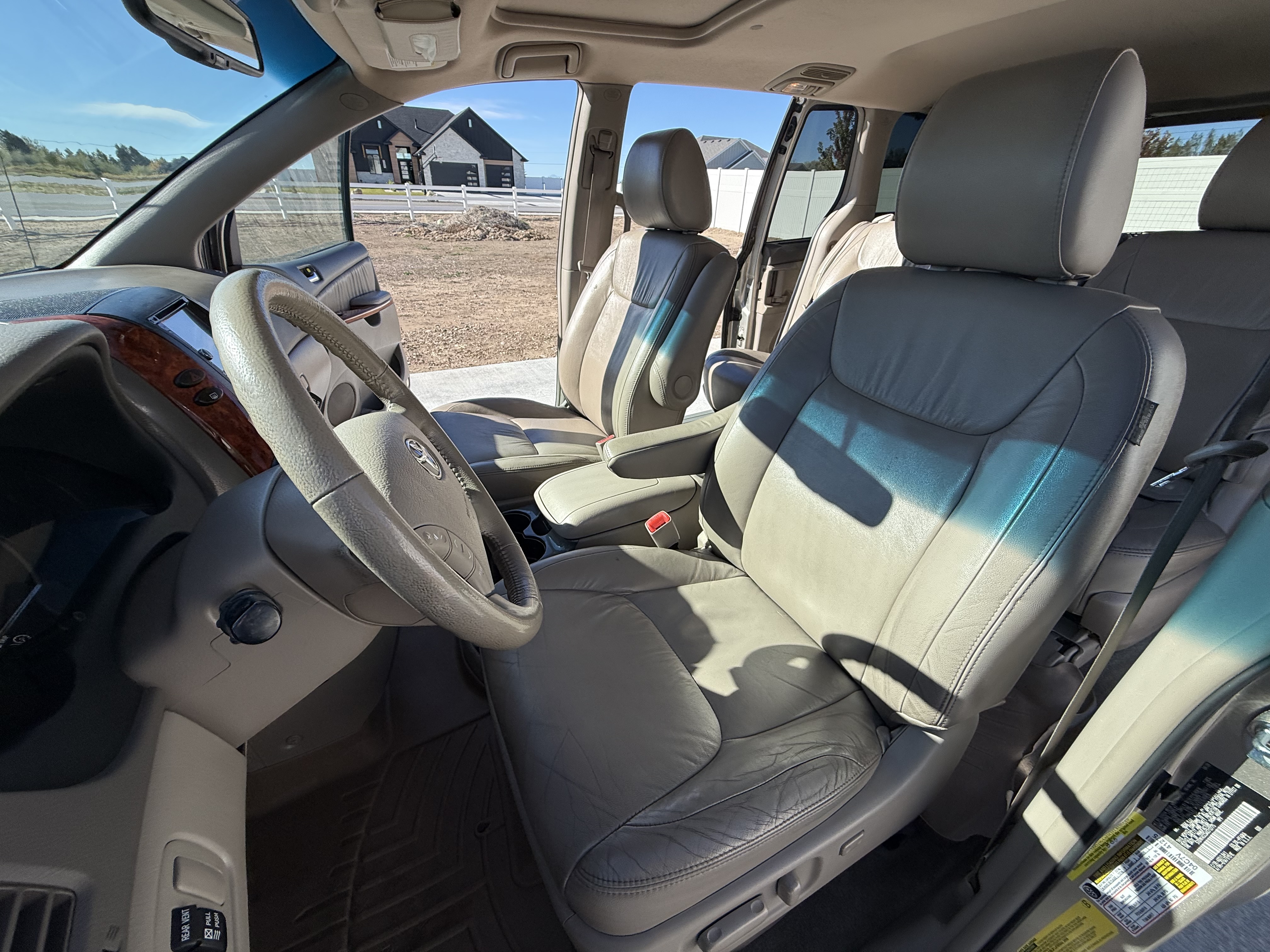 Used 2010 Toyota Sienna FWD image 9