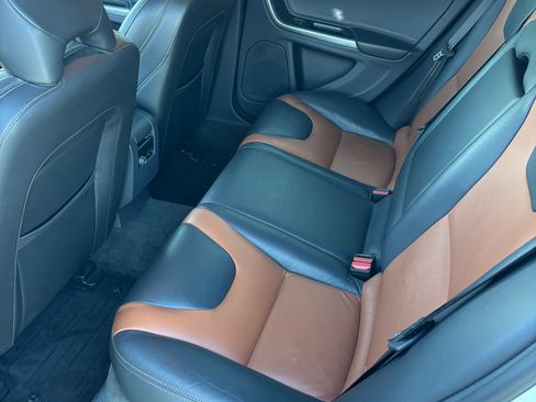 Used 2017 Volvo V60 T5 Cross Country Platinum w/ Climate Package image 11