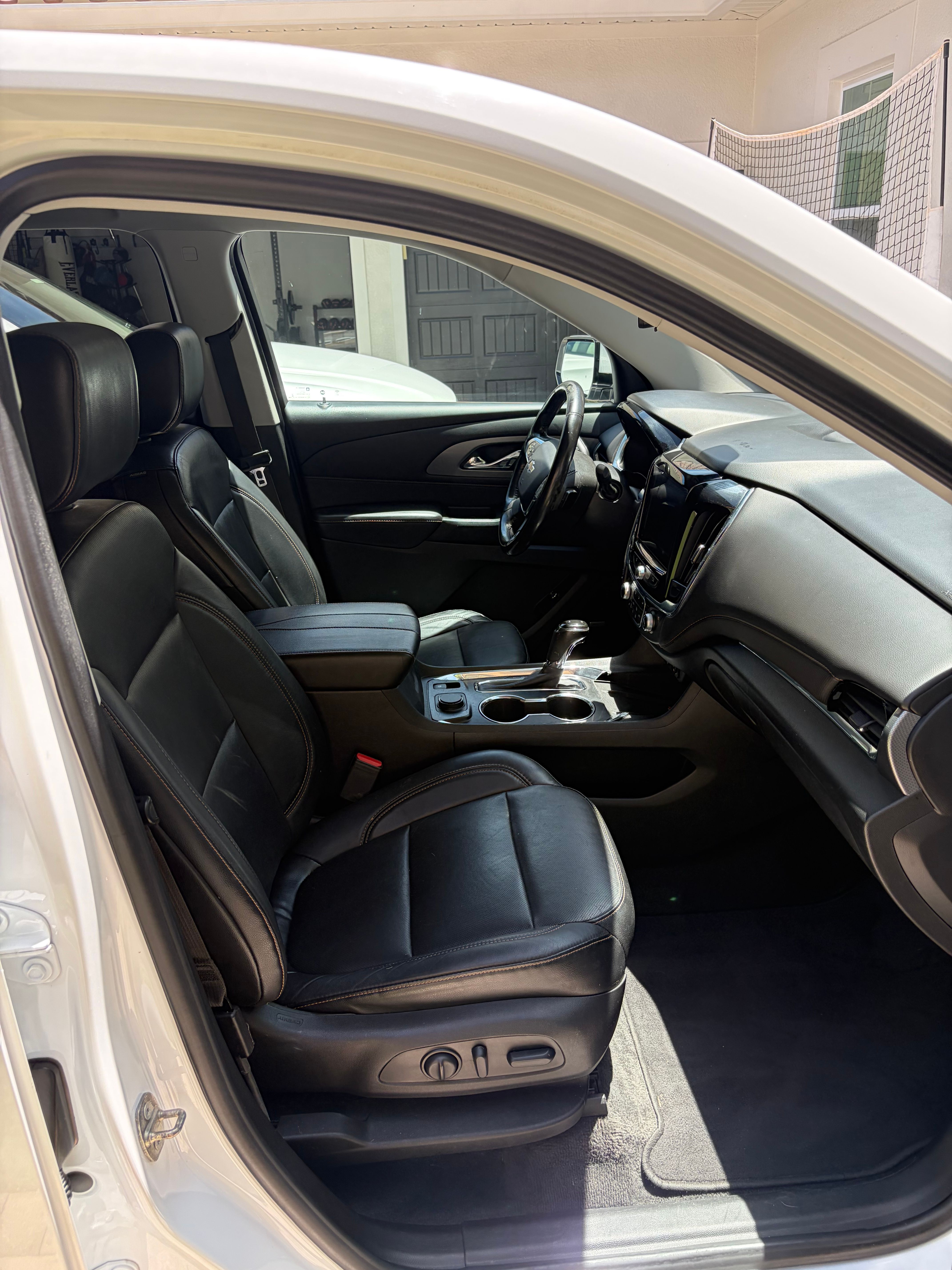 Used 2018 Chevrolet Traverse Premier FWD image 4