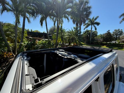 Used 2019 Jeep Wrangler Unlimited Rubicon image 12