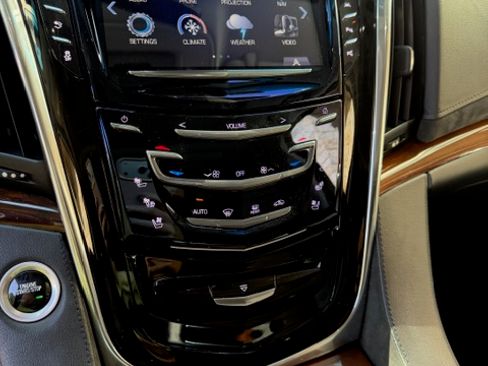 Used 2018 Cadillac Escalade ESV Premium Luxury image 8