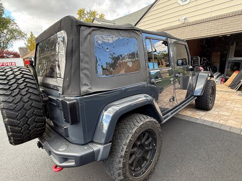 Used 2016 Jeep Wrangler Unlimited Rubicon image 9