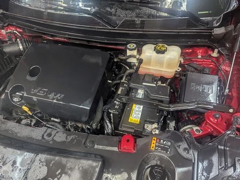 Used 2018 Chevrolet Traverse LT image 2