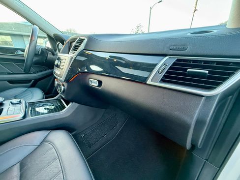 Used 2016 Mercedes-Benz GL 320 BlueTEC 4MATIC image 19