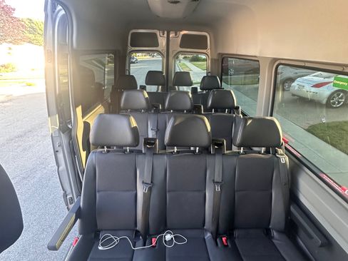 Used 2016 Mercedes-Benz Sprinter 2500 image 8