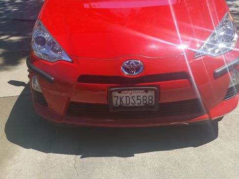 Used 2014 Toyota Prius C One image 10