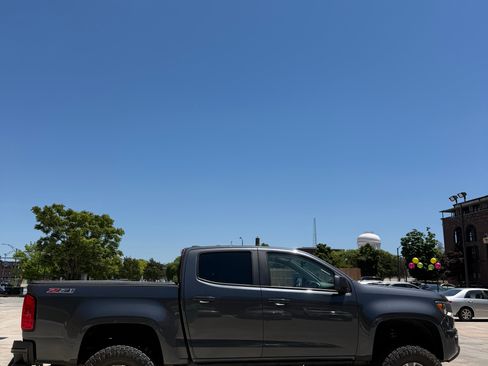 Used 2016 Chevrolet Colorado Z71 RWD image 2