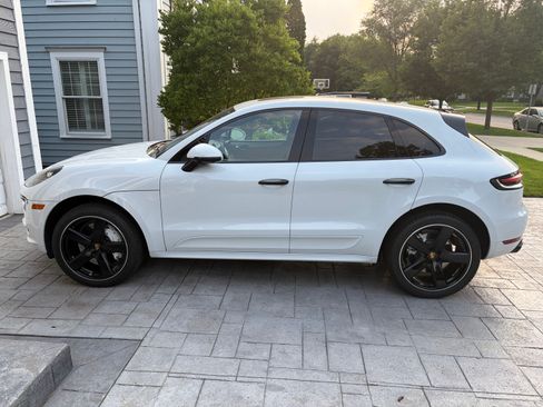 Used 2021 Porsche Macan Turbo AWD/4WD image 2