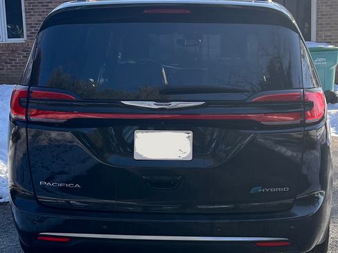 Used 2023 Chrysler Pacifica Pinnacle image 4