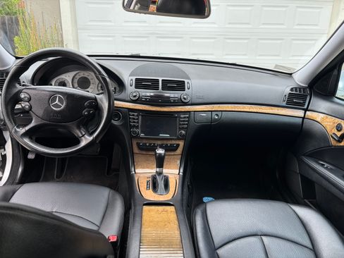 Used 2009 Mercedes-Benz E 350 E 350 Sedan 4D image 6