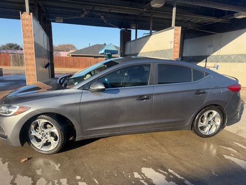 Used 2018 Hyundai Elantra Limited image 2