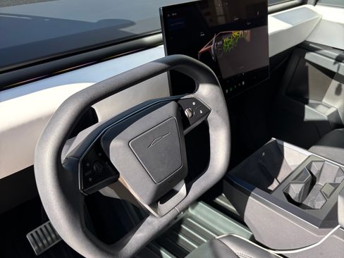 Used 2024 Tesla Cybertruck AWD Crew Cab image 8