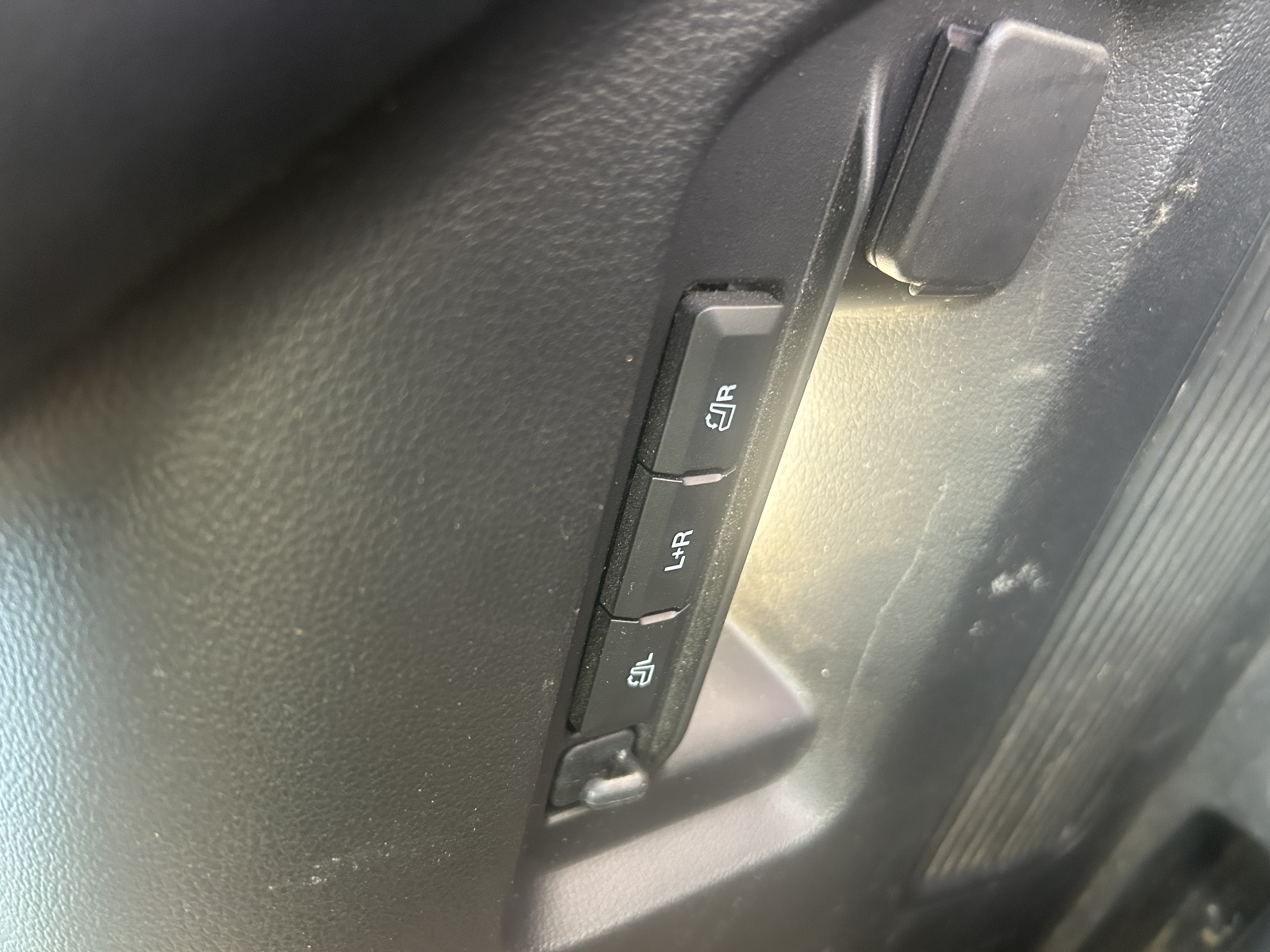 Used 2021 Ford Explorer Limited w/ Equipment Group 301A AWD/4WD image 19