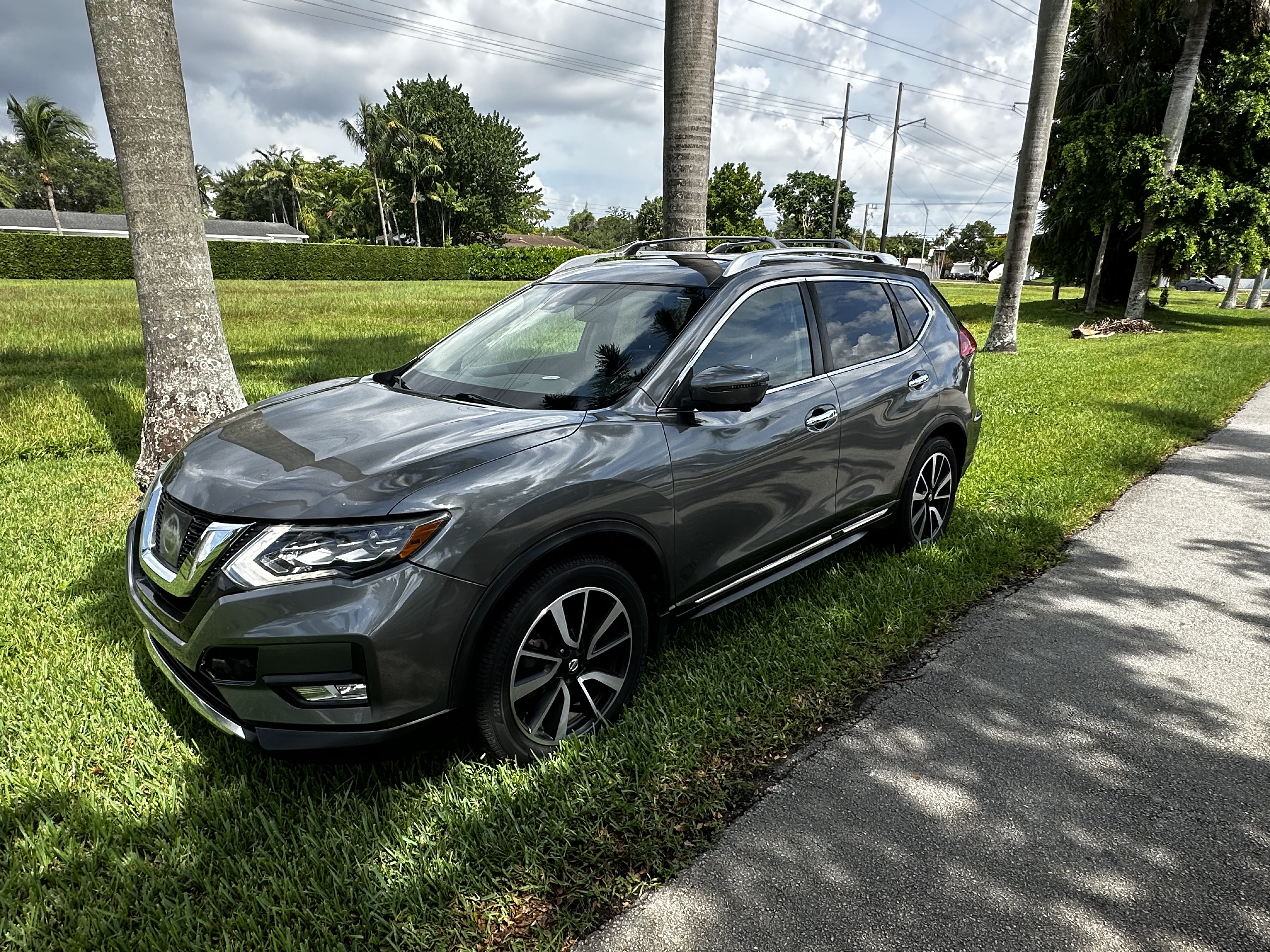Used 2017 Nissan Rogue SL w/ SL Premium Package FWD image 9