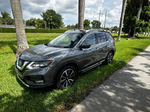 Used 2017 Nissan Rogue SL w/ SL Premium Package FWD image 9