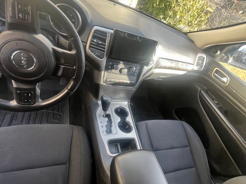 Used 2012 Jeep Grand Cherokee Laredo w/ Laredo E Group image 13