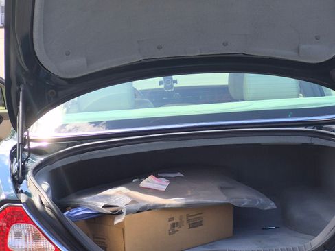 Used 2004 Jaguar XJ8 image 12