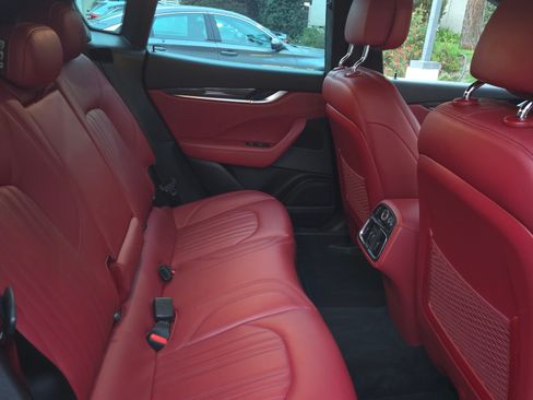 Used 2017 Maserati Levante S image 9