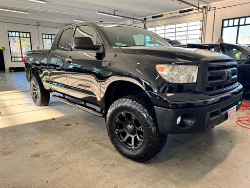 Used 2012 Toyota Tundra 4x4 Double Cab image 2