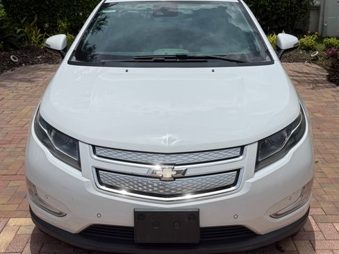 Used 2013 Chevrolet Volt Premium w/ Premium Trim Package FWD image 2
