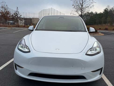 Used 2022 Tesla Model Y Performance image 5