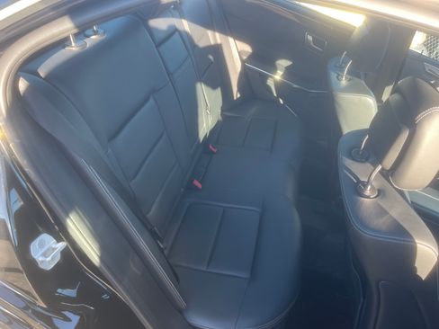 Used 2014 Mercedes-Benz E 350 4MATIC Sedan image 11