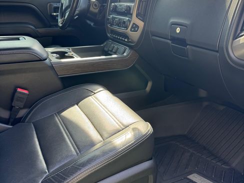 Used 2017 GMC Sierra 2500 Denali w/ Duramax Plus Package AWD/4WD image 11