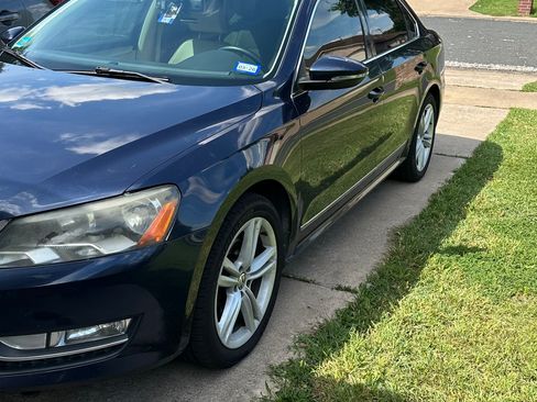 Used 2012 Volkswagen Passat TDI SE FWD image 5