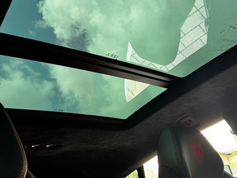 Used 2022 Lamborghini Urus Sport Utility 4D image 14