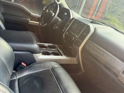 Used 2019 Ford F250 Lariat w/ Lariat Value Package AWD/4WD image 18