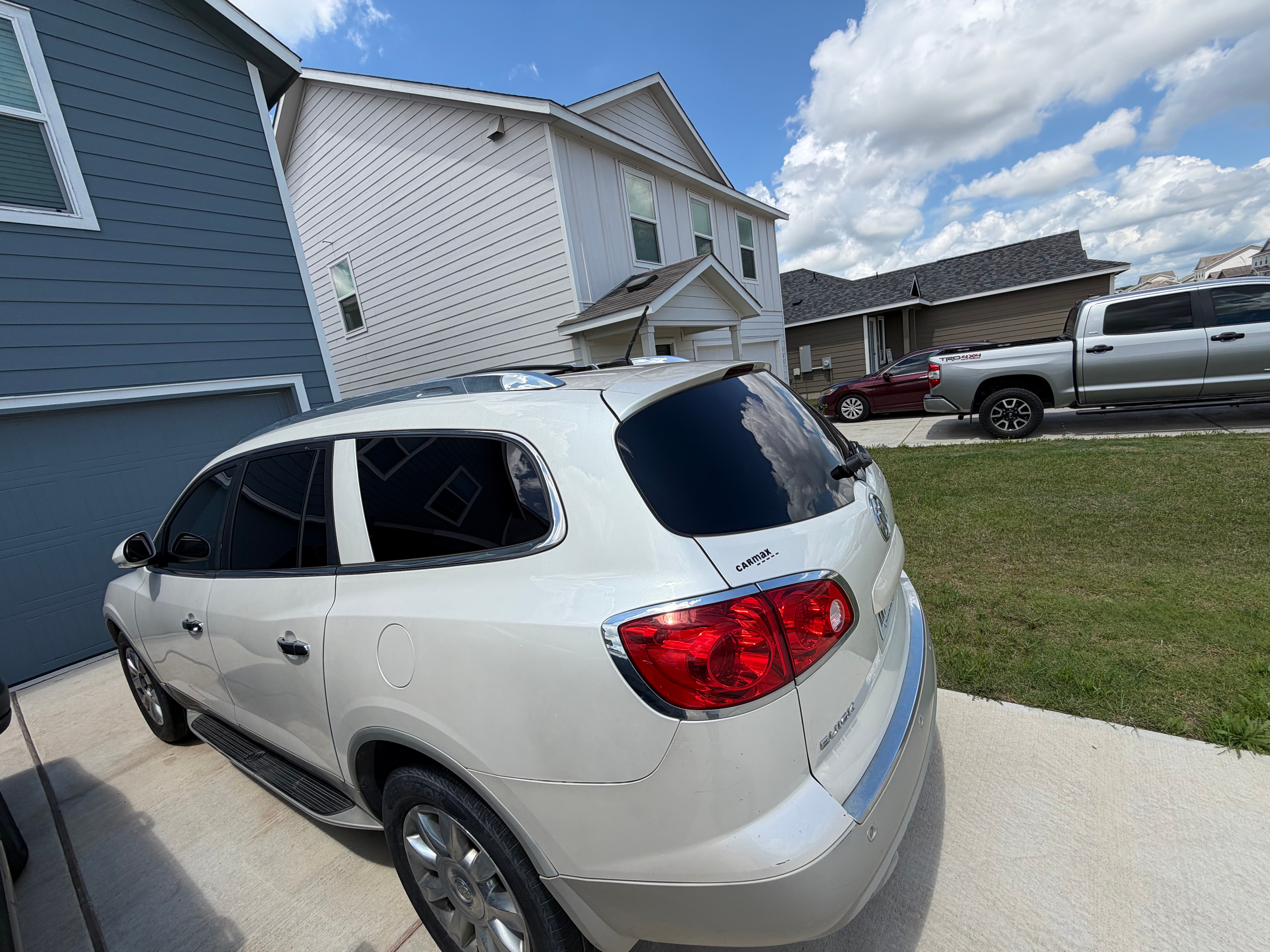 Used 2011 Buick Enclave CXL AWD/4WD image 4