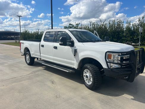 Used 2020 Ford F250 XLT image 2