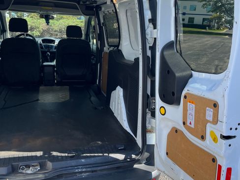 Used 2018 Ford Transit Connect XLT image 6