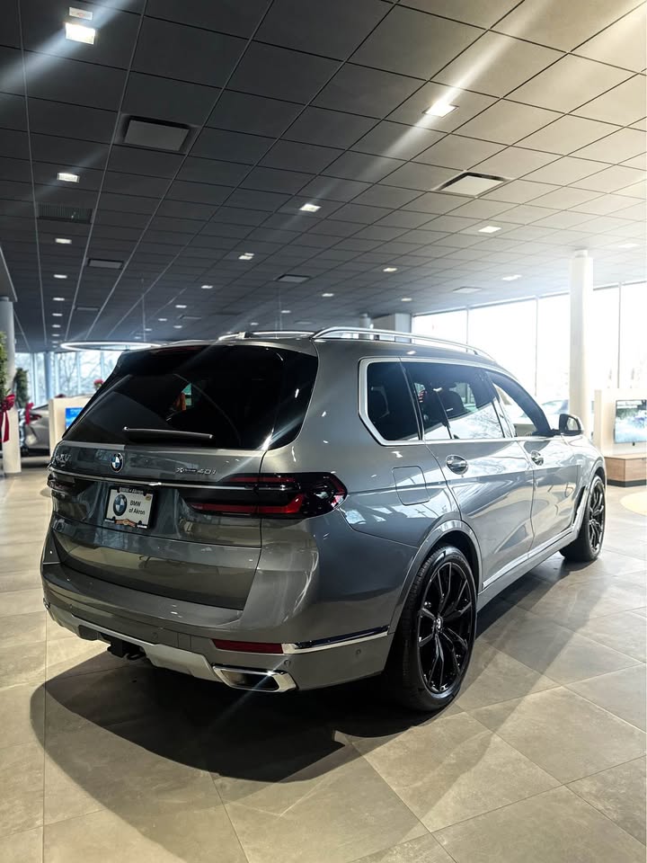 Used 2025 BMW X7 xDrive40i AWD/4WD image 4
