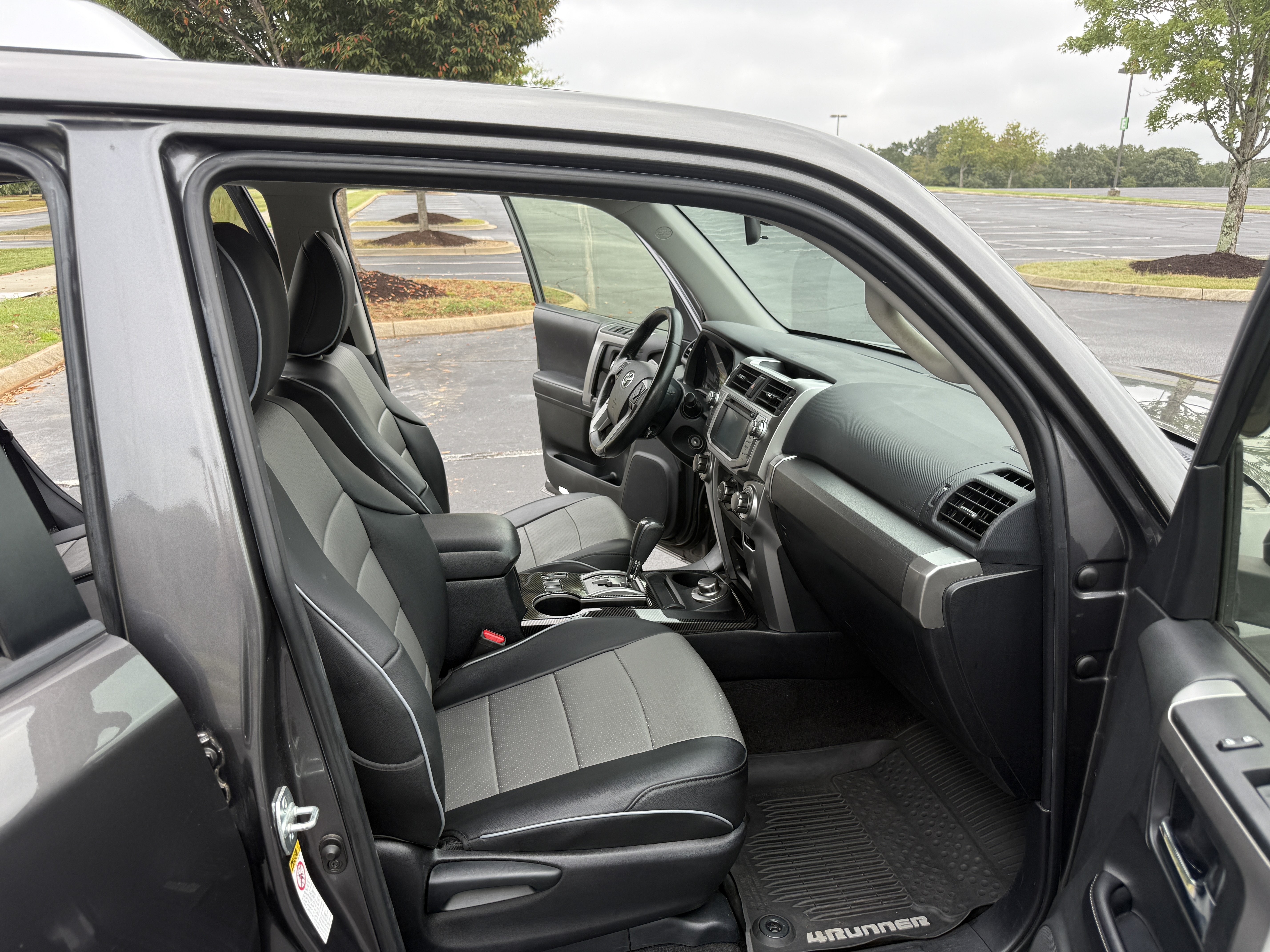 Used 2017 Toyota 4Runner SR5 AWD/4WD image 19