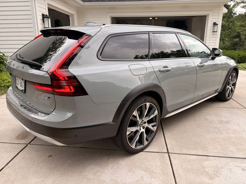 Used 2024 Volvo V90 B6 Cross Country Ultimate w/ Protection Package Premier AWD/4WD image 6