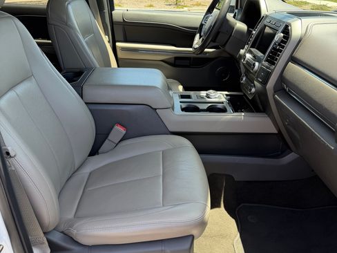 Used 2019 Ford Expedition Max XLT w/ Equipment Group 202A RWD image 15