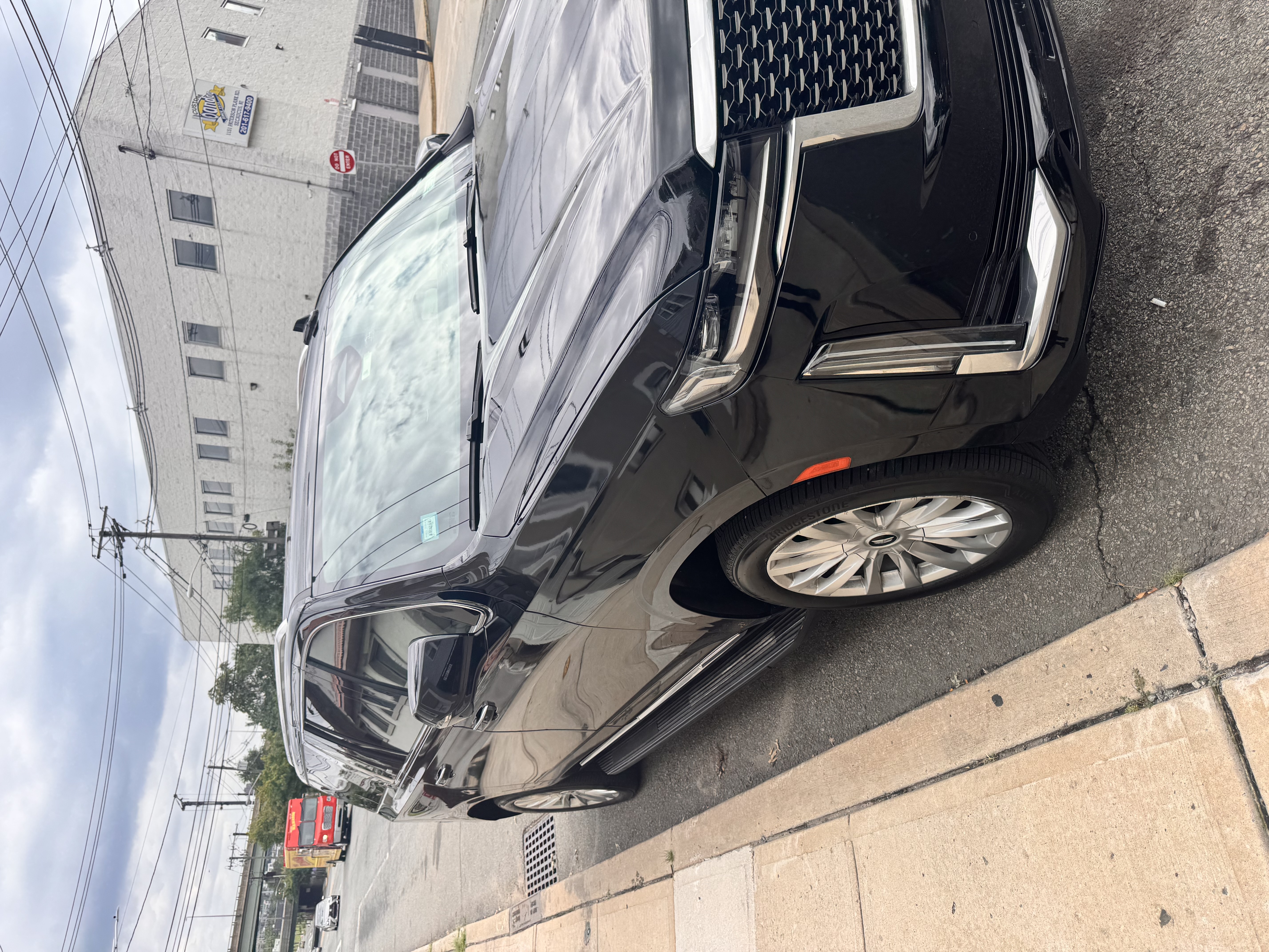 Used 2024 Cadillac Escalade ESV Luxury AWD/4WD image 8