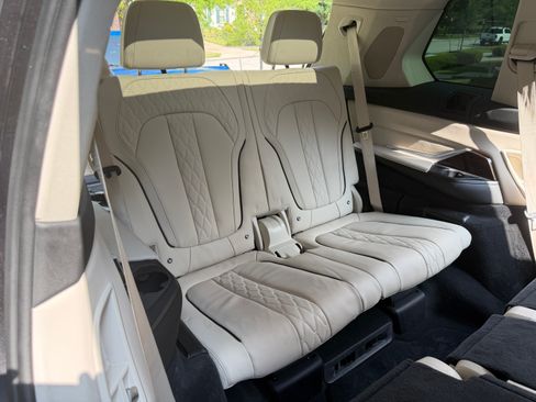 Used 2019 BMW X7 xDrive40i w/ Premium Package AWD/4WD image 16