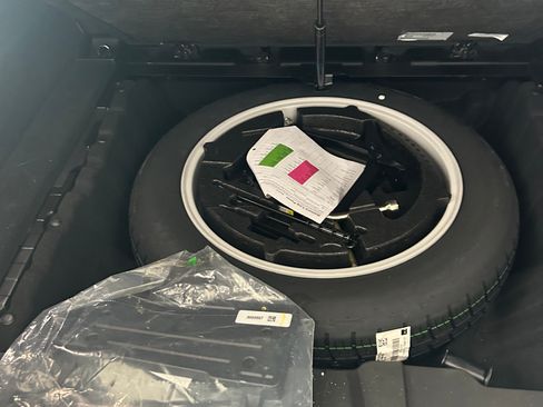 Used 2020 BMW X6 M50i w/ Premium Package image 18