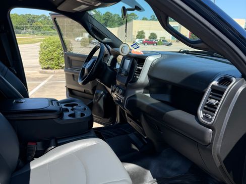 Used 2022 RAM 2500 Tradesman w/ Chrome Appearance Group RWD image 18