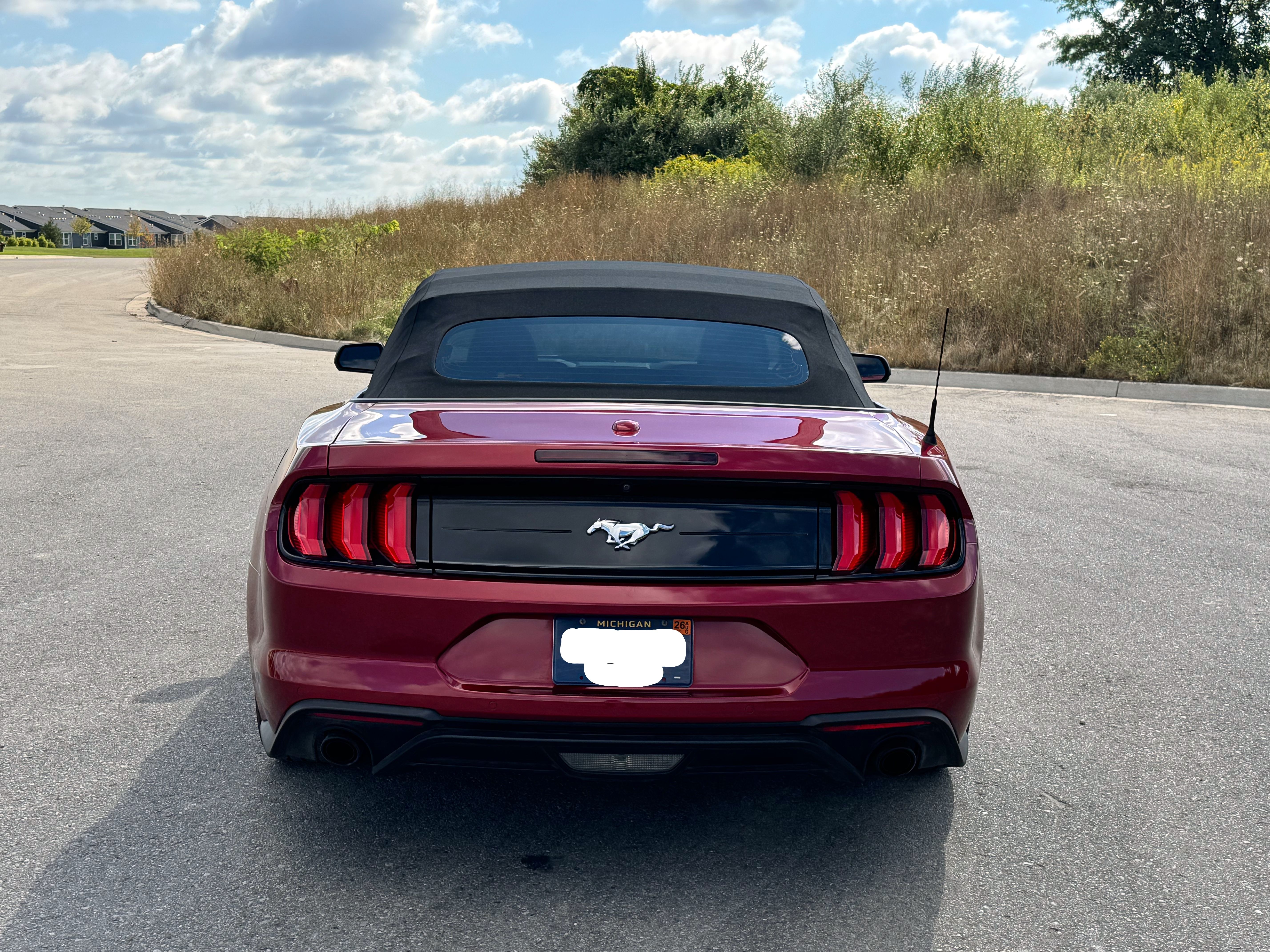 Used 2018 Ford Mustang Premium w/ Ecoboost Performance Package RWD image 9