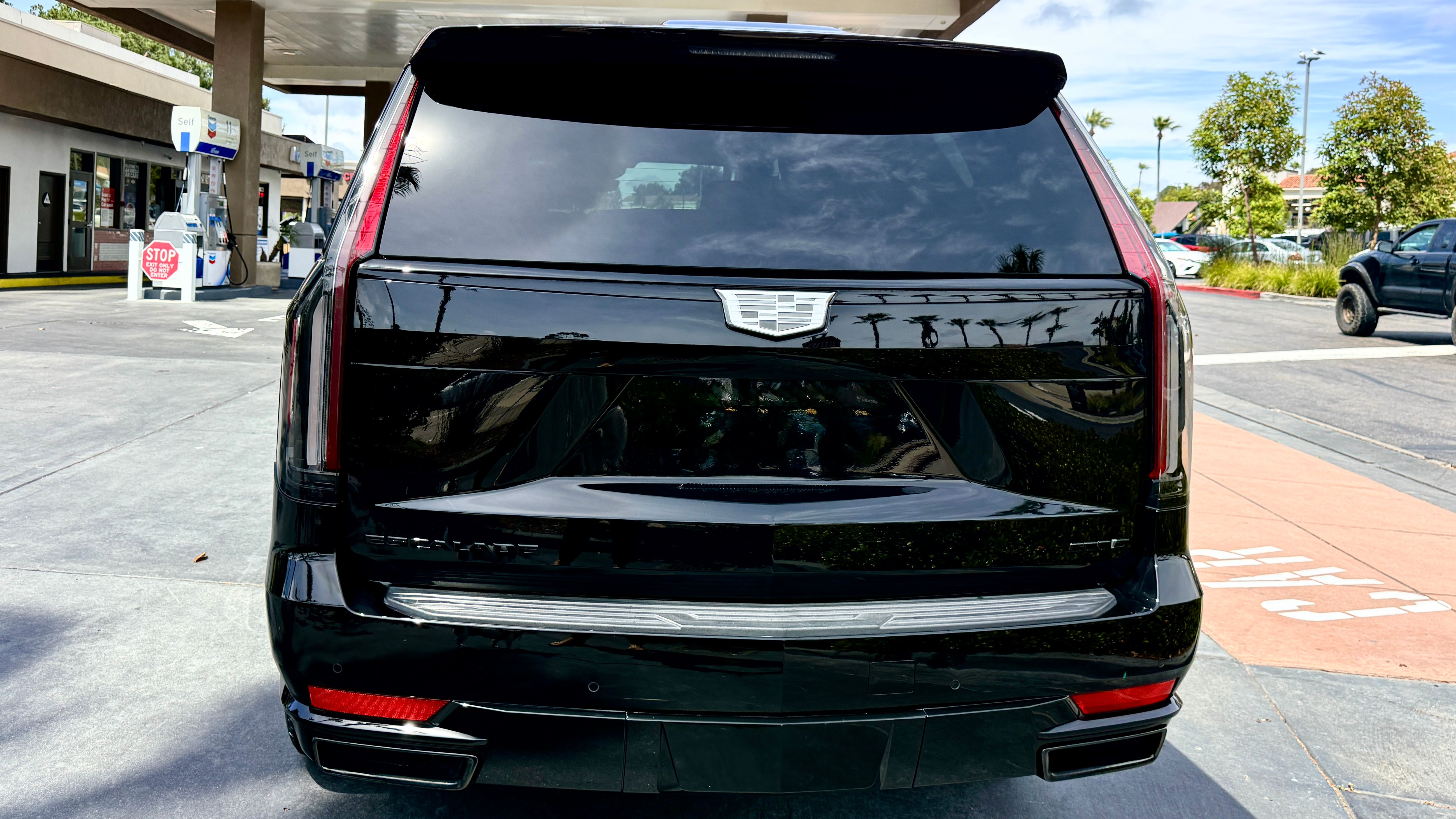 Used 2024 Cadillac Escalade Sport w/ LPO, ONYX Package AWD/4WD image 6