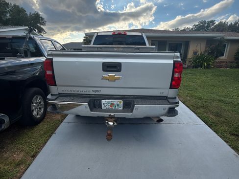 Used 2015 Chevrolet Silverado 2500 LT w/ LT Convenience Package image 5