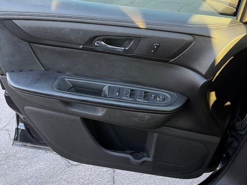 Used 2013 GMC Acadia SLE image 12