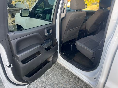 Used 2018 Chevrolet Silverado 1500 LT w/ LT Eassist Package image 12