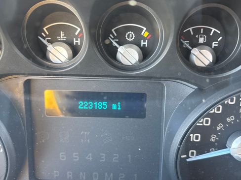 Used 2014 Ford F250 XLT w/ XLT Interior Package image 8