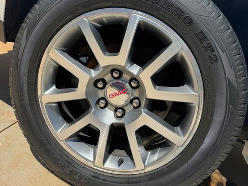 Used 2017 GMC Yukon XL Denali w/ Open Road Package RWD image 6