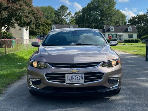 Used 2018 Chevrolet Malibu LT FWD image 1