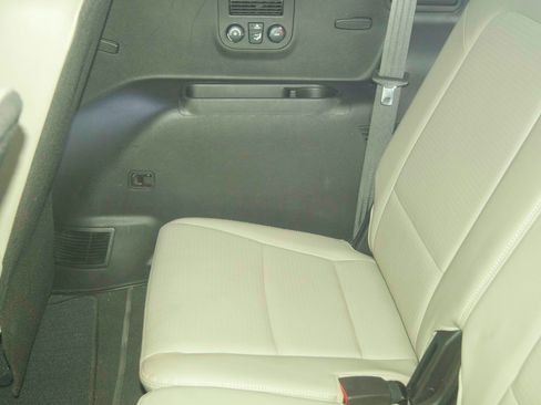 Used 2013 Hyundai Santa Fe Limited w/ Technology Pkg image 6